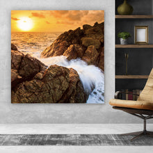 Lade das Bild in den Galerie-Viewer, Leinwandbild Sonnenuntergang über felsiger Küstenlandschaft Quadrat