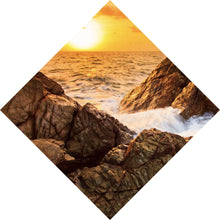 Lade das Bild in den Galerie-Viewer, Acrylglasbild Sonnenuntergang über felsiger Küstenlandschaft Raute