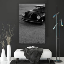 Lade das Bild in den Galerie-Viewer, Aluminiumbild Sportwagen auf Rennstrecke Hochformat