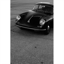 Lade das Bild in den Galerie-Viewer, Spannrahmenbild Sportwagen auf Rennstrecke Hochformat