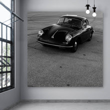 Lade das Bild in den Galerie-Viewer, Aluminiumbild Sportwagen auf Rennstrecke Quadrat