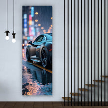 Lade das Bild in den Galerie-Viewer, Aluminiumbild gebürstet Sportwagen bei Nacht im Regen auf nasser Straße Panorama Hoch
