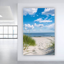 Lade das Bild in den Galerie-Viewer, Acrylglasbild Strand mit beruhigendem Meerblick Hochformat