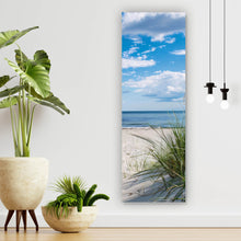 Lade das Bild in den Galerie-Viewer, Leinwandbild Strand mit beruhigendem Meerblick Panorama Hoch