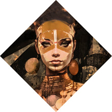 Lade das Bild in den Galerie-Viewer, Aluminiumbild Surreales abstraktes Frauen Portrait Raute