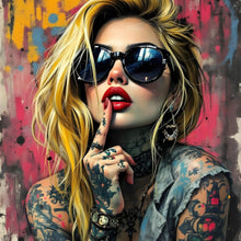 Lade das Bild in den Galerie-Viewer, Leinwandbild Tattoo Girl vor Graffiti Wand Quadrat