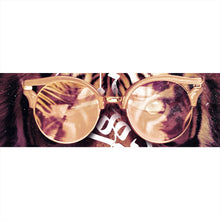 Lade das Bild in den Galerie-Viewer, Aluminiumbild Tiger mit Brille und stilvollem Schriftzug Panorama