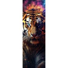 Lade das Bild in den Galerie-Viewer, Aluminiumbild Tiger Portrait mit dynamischen Hintergrund Panorama Hoch