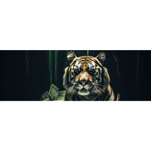 Lade das Bild in den Galerie-Viewer, Poster Tiger thront auf Geldscheinen Panorama