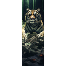 Lade das Bild in den Galerie-Viewer, Poster Tiger thront auf Geldscheinen Panorama Hoch