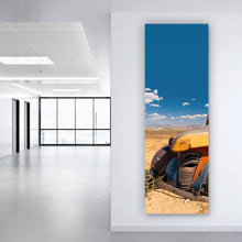 Lade das Bild in den Galerie-Viewer, Spannrahmenbild Verlassener Oldtimer in Wüstenlandschaft Panorama Hoch