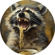 Lade das Bild in den Galerie-Viewer, Aluminiumbild gebürstet Waschbär beim Essen im Vintagestil Kreis