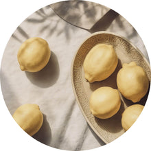 Lade das Bild in den Galerie-Viewer, Aluminiumbild gebürstet Where Lemons grow life is sweet Kreis