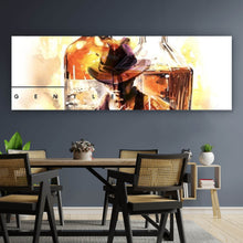Lade das Bild in den Galerie-Viewer, Aluminiumbild gebürstet Whiskyflaschen und Glas vor künstlerischem Hintergrund Panorama
