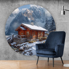 Lade das Bild in den Galerie-Viewer, Aluminiumbild Winterliche Holzhütte vor majestätischen schneebedeckten Bergen Kreis