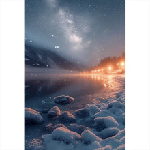 Lade das Bild in den Galerie-Viewer, Aluminiumbild gebürstet Winterliche Landschaft mit funkelndem Sternenhimmel Hochformat