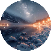 Lade das Bild in den Galerie-Viewer, Aluminiumbild gebürstet Winterliche Landschaft mit funkelndem Sternenhimmel Kreis