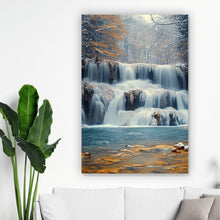 Lade das Bild in den Galerie-Viewer, Poster Winterlicher Wasserfall in verschneiter Waldlandschaft Hochformat