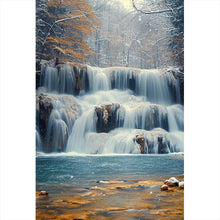 Lade das Bild in den Galerie-Viewer, Poster Winterlicher Wasserfall in verschneiter Waldlandschaft Hochformat