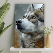 Lade das Bild in den Galerie-Viewer, Leinwandbild Wolf schaut aufmerksam im winterlichen Schneefall Hochformat