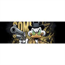 Lade das Bild in den Galerie-Viewer, Leinwandbild Zeichentrick Ente mit Geld und Pistole Panorama