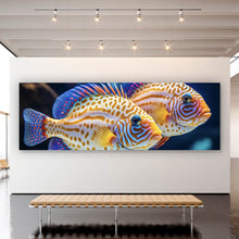 Lade das Bild in den Galerie-Viewer, Aluminiumbild Zwei bunte Fische im klaren Wasser Panorama