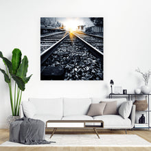 Lade das Bild in den Galerie-Viewer, Spannrahmenbild Sonnenuntergang auf Bahngleisen Quadrat