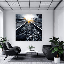 Lade das Bild in den Galerie-Viewer, Acrylglasbild Sonnenuntergang auf Bahngleisen Quadrat