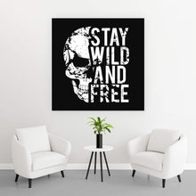 Lade das Bild in den Galerie-Viewer, Aluminiumbild gebürstet Totenkopf Stay Wild and Free Quadrat