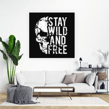 Lade das Bild in den Galerie-Viewer, Aluminiumbild gebürstet Totenkopf Stay Wild and Free Quadrat