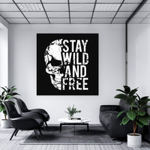 Lade das Bild in den Galerie-Viewer, Poster Totenkopf Stay Wild and Free Quadrat