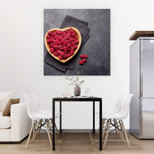 Lade das Bild in den Galerie-Viewer, Poster Frische Himbeeren in Herzform Quadrat