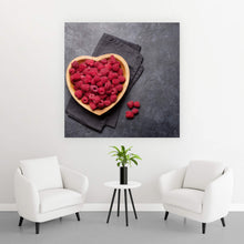 Lade das Bild in den Galerie-Viewer, Poster Frische Himbeeren in Herzform Quadrat