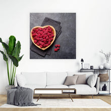 Lade das Bild in den Galerie-Viewer, Poster Frische Himbeeren in Herzform Quadrat