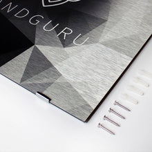 Lade das Bild in den Galerie-Viewer, Aluminiumbild gebürstet Sexy Malerin mit Farbspritzern Quadrat