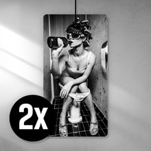 Lade das Bild in den Galerie-Viewer, Duftbaum Frau auf Toilette