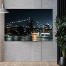 Lade das Bild in den Galerie-Viewer, Poster Brooklyn Bridge bei Nacht Querformat