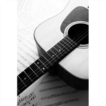 Lade das Bild in den Galerie-Viewer, Spannrahmenbild Akustik Gitarre auf Noten Hochformat