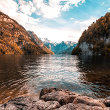 Lade das Bild in den Galerie-Viewer, Poster Alpensee in Bayern Quadrat
