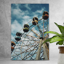 Lade das Bild in den Galerie-Viewer, Aluminiumbild gebürstet Altes Riesenrad über blauem Himmel Hochformat