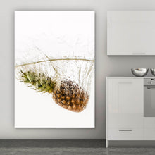 Lade das Bild in den Galerie-Viewer, Aluminiumbild Ananas im Wasser Hochformat