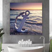 Lade das Bild in den Galerie-Viewer, Aluminiumbild gebürstet Anker am Strand Quadrat