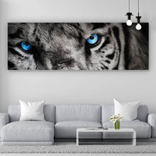 Lade das Bild in den Galerie-Viewer, Leinwandbild Anmutiger Tiger Panorama