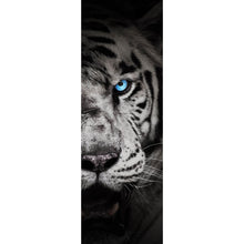 Lade das Bild in den Galerie-Viewer, Leinwandbild Anmutiger Tiger Panorama Hoch