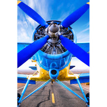 Lade das Bild in den Galerie-Viewer, Poster Retro Flugzeug Blau Hochformat