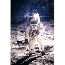 Lade das Bild in den Galerie-Viewer, Poster Astronaut beim Weltraumspaziergang Hochformat