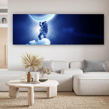 Lade das Bild in den Galerie-Viewer, Poster Astronaut der den Mond trägt Panorama