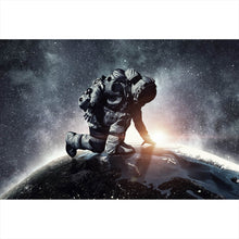 Lade das Bild in den Galerie-Viewer, Poster Astronaut touch the World Querformat