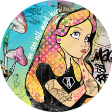 Lade das Bild in den Galerie-Viewer, Aluminiumbild gebürstet Bad Alice Pop Art Kreis