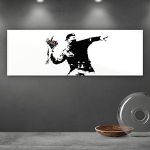 Lade das Bild in den Galerie-Viewer, Poster Banksy - Blumenwerfer Panorama